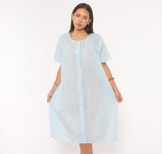 80s Eyelet Housecoat Baby Blue Nightie Cotton Button Front Short Sleeve Robe Lace Trim Embroidered Cottagecore Prairie Vintage Large L