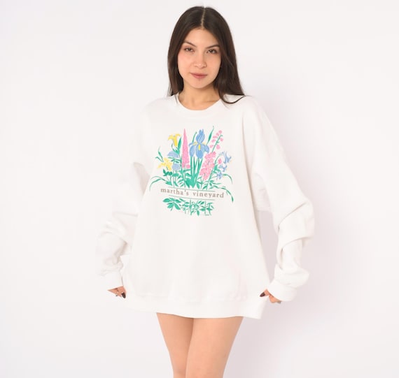 90s Martha's Vineyard Floral Sweatshirt White Floral Graphic Pink Blue Flower Garden Print Long Sleeve Souvenir Preppy Cottagecore Large L