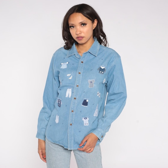 Teddy Bear Shirt 90s Appliqué Wash Day Denim Chambray Button Up Embroidered Wash Monday Laundry Day Blue Kawaii Kitsch Y2K Cute Medium M