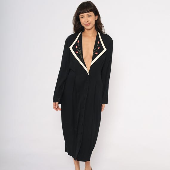 Embroidered Rosebud Duster 90s Black Dress Cream Contrast Collar Deep V Neckline Floral Coat Dress Dark Feminine Vintage Extra Large XL