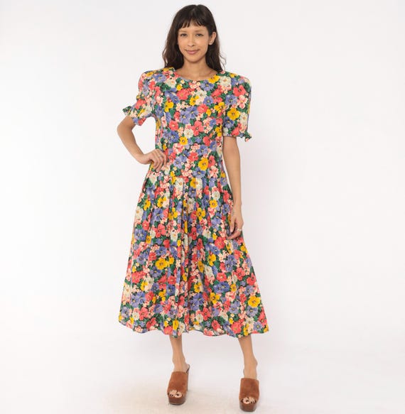 90s Floral Midi Dress Colorful Garden Cotton Short Sleeve Pleated Cutout Back Purple Pink Yellow Green Cottagecore Summer Vintage Medium M