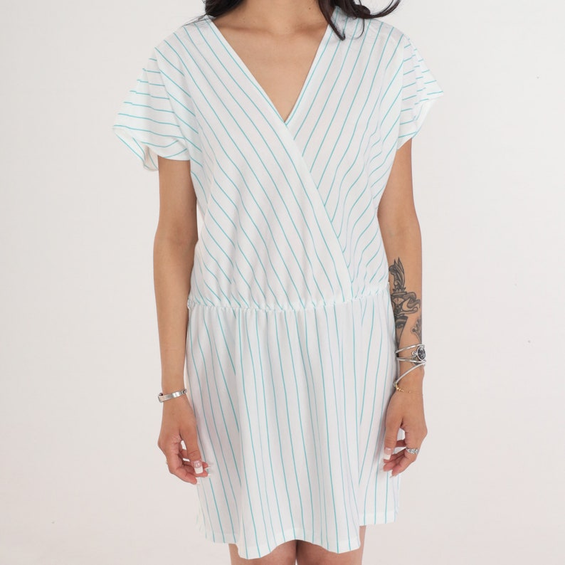 White Striped Dress 80s Mini Dress V Neck Faux Wrap Day Dress Blue Pinstripe Retro Casual Short Sleeve High Waist Vintage 1980s Medium Large image 7