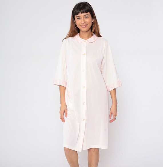 70s Lingerie Robe Pastel Baby Pink Jacket Nightgown Pajama Dress Lace Trim 3/4 Sleeve Midi Nylon Nightie Boho Vintage Button Up Medium