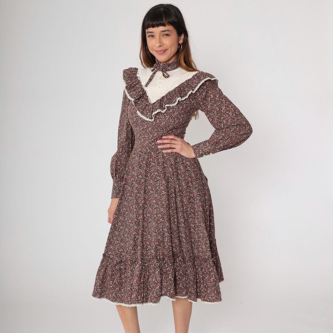 brown prairie dress Gunne Sax 70s Ditsy Floral Cotton Long Sleeve Vintage Ruffle Hem Midi Cottagecore Folk Pioneer Country Festival Small S Alyce Lace-Up Short Sequin MICROCAT_Dresses COLOR:SMOKE this dress features a