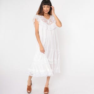 Vintage White Lace Nightgown 80s Pajama Dress Floral Applique Tiered Short Flutter Sleeve Button up Midi Nightie Lounge 1980s Large L