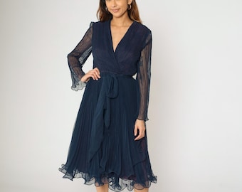 Vestido de fiesta vintage de gasa azul marino, años 70, plisado, de noche, midi, manga larga transparente, estilo retro, formal, escote en V, años 70, con cinturón, cintura alta, talla pequeña S