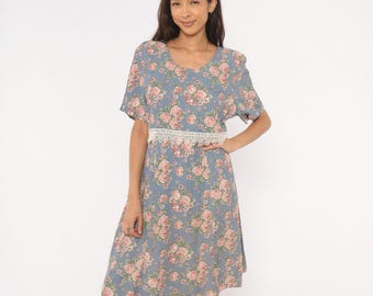 90s Rose Print Dress Dusty Blue Pink Floral Lace Trim Waist Short Sleeve Cottagecore Prairie Flutter Sleeve Garden Party Vintage Large L