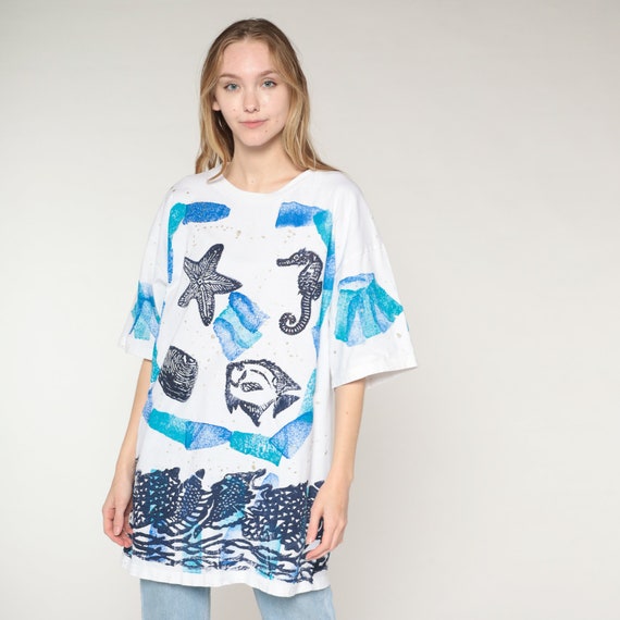 Vintage Under The Sea Shirt 90s Painted Tropical Fish T-Shirt Starfish Seahorse Shell Stamp Paint Graphic Tee Ocean White Blue 1990s 2xl xxl