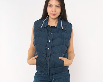 Doudoune sans manches bleu marine années 80, modèle Frostline Kit, fermeture à boutons-pression, matelassée à chevrons, poches zippées, col rayé, garnissage en duvet, style outdoor, taille S.