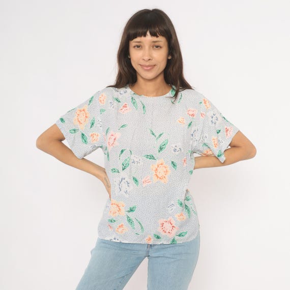90s Floral Blouse Lavender Periwinkle Peach Green Botanical Print Short Sleeve Pullover Cottagecore Prairie Summer Shirt Vintage Medium M