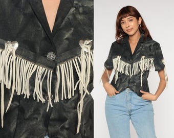 Western Fransen Jacke 90er Jahre Schwarz Camo Print Kurzarm Cropped Blazer Silber Herz Concho Buttons Wildleder Fransen Statement Piece Small S