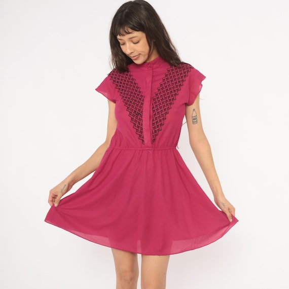 Fuchsia Embroidered Dress 80s Geometric Lattice Print Cap Sleeve Mini Magenta Hot Pink Button Front Mandarin Collar Flared Skirt Small S