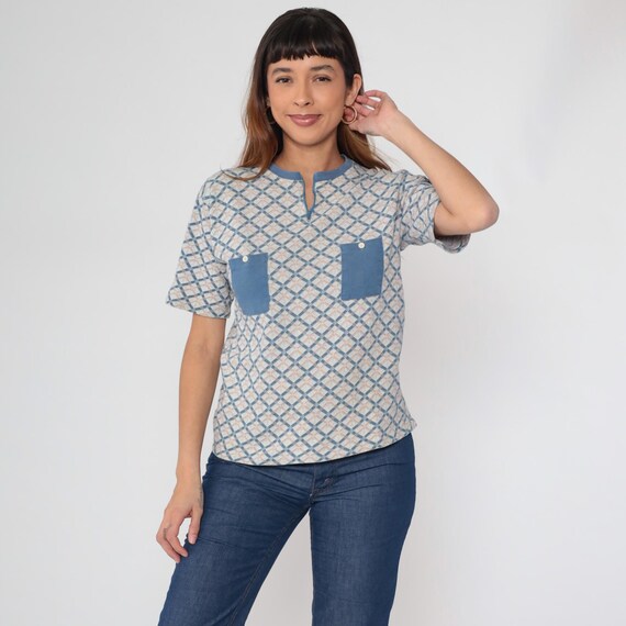 70s Diamond Knit Top Henley Pattern Blue Peach Geometric Print Short Sleeve Pullover Pockets Vintage Preppy Nerdcore Mod Summer Medium M