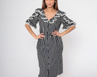 70er Schwarz Weiß Gestreiftes Kleid Mollie Parnis Rüschen Spitzenkleid Button Up Dress Shirtkleid Midi Kurzarm 1970er Jahre Vintage Monochrome Small