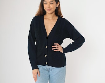 Cardigan de malha vintage com botões azul marinho anos 90, suéter retrô básico, decote em V profundo, bolsos de malha estilo boho, grunge dos anos 90, pequeno P