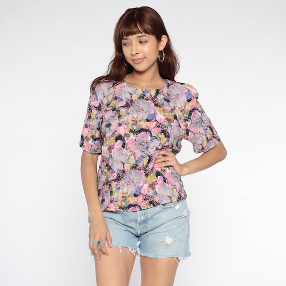 90s Floral Top Pastel Pink Lavender Yellow Gray Short Sleeve Watercolor Print Scattered Blooms Fairycore Coquette Whimsy Garden Fairy Small