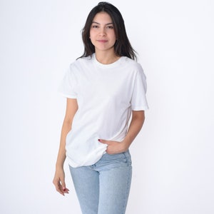 Plain White T-Shirt Y2K Crew Neck Tshirt Undershirt Retro Basic Tee Simple Layering Thin T Shirt Cotton Blend Vintage 00s Medium M
