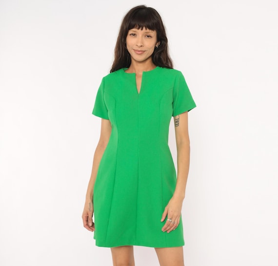60s Mod Mini Dress Green Shift Short Sleeve Textured Waffle Knit Fitted Waist Emerald Vintage Sears Kelly Summer Bright Go Go Style Medium M