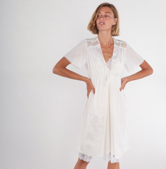 White Pajama Robe 70s Lingerie Bed Jacket Floral Embroidered Short Nightgown Open Tie Front Nightie Lounge Vintage 1970s Extra Small xs