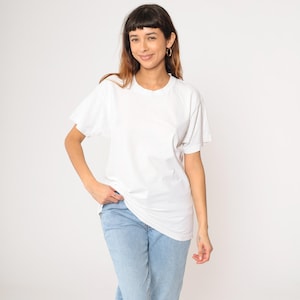 Vintage Plain White Tee Shirt 90s Basic T-Shirt Fruit of the loom Solid Crew Neck T Shirt Single Stitch Tshirt Blank Crewneck 1990s Medium