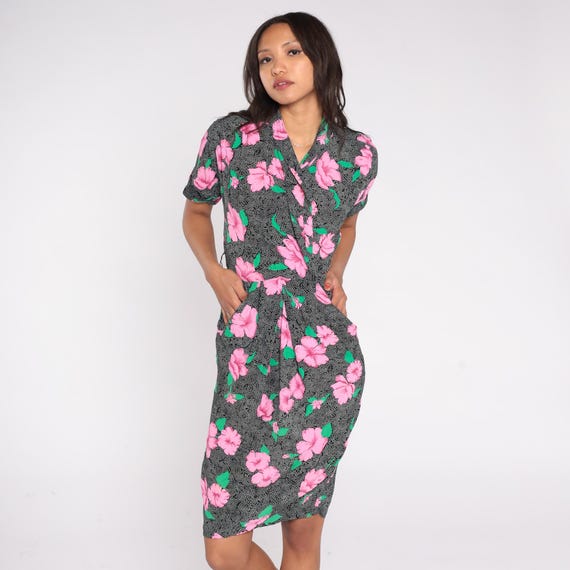 Floral Wrap Dress 90s Pink Hibiscus Print Black Polka Dot Knee Length V-neck Rayon Short Sleeve Summer Spring Size 4 Small