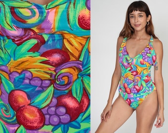 Fruit Print Maillot de bain années 80 One Piece Maillot de bain Raisin Fruits Pêche Maillot de bain Coloré Criss Cross Low Open Back vintage années 1980 Moyen Grand