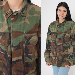90s Camo Military Jacket U.S. Army Field Jacket Airborne and Rank Patches Woodland Camo Coat Button Up Grunge Cargo Pocket Medium Short