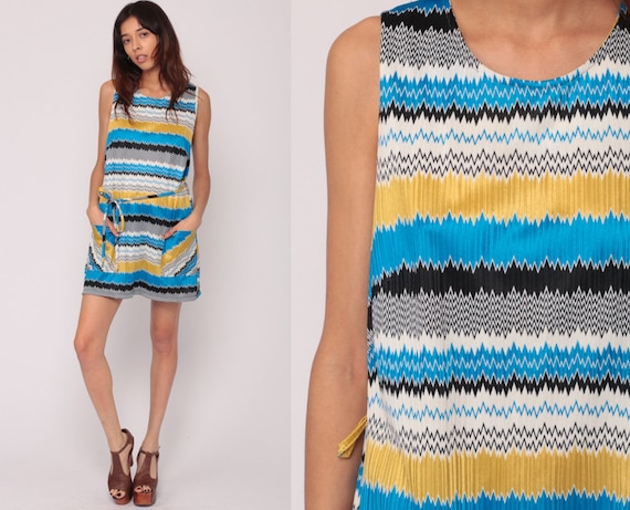 60s Mod Dress XL Mini Striped Print BELTED 1960s Shift Vintage Twiggy Sleeveless 70s Zig Zag Dress Gogo Minidress Blue Plus Extra Large xl