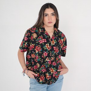 Tropical Floral Blouse 90s Black Hawaiian Shirt Button Up Top Retro Summer Short Sleeve Flower Leaf Print Casual Boho 1990s Vintage Medium M