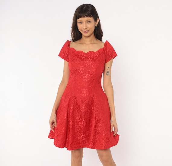 90s Red Lace Dress Scarlet Fit Flare Sweetheart Neckline Scalloped Cherry Floral Party Cocktail Roberta Coquette Feminine Vintage Medium M