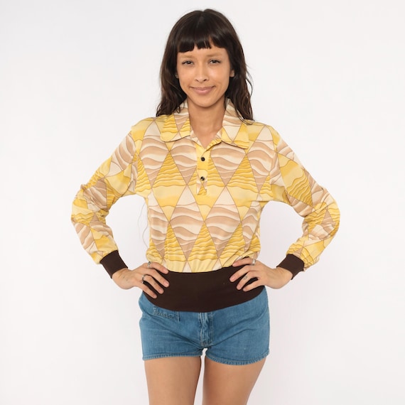 70s Diamond Polo Long Sleeve Collared Blouse Yellow Beige Geometric Harlequin Pattern Shirt Brown Ribbed Waistband Cuff Top Vintage Small S