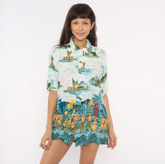 Hawaiian Tiki Shirt 90s Polynesian Print Button Front Island Scene Palm Tree Canoe Tribal Dance Tropical Aloha Blue Vacation Summer Medium M