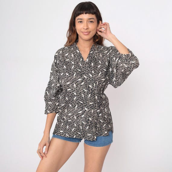 80s Wrap Kimono Lounge Top Black White Abstract Print Cotton Three Quarter Sleeve Tie Waist Loose Fit Vintage Blouse Oversized Tunic Medium
