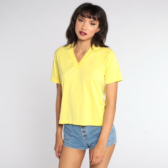 Yellow T Shirt Vintage V Neck Shirt Single Stitch Plain Shirt Tee Shirt 70s T Shirt Short Sleeve 1970s Small Medium