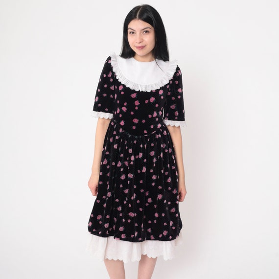Floral Velvet Dress 80s Eyelet Lace Bib Party Dress Black Midi Basque Waist Tiered Scalloped Pink Rose Print Formal Vintage 1980s Youth 14