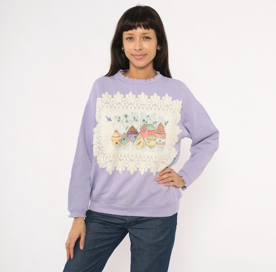 Lace Birdhouse Sweatshirt 90s Lavender Pullover Cottagecore Applique Lilac Purple Violet Bird Nature Ruffled Collar Cotton Vintage Large L