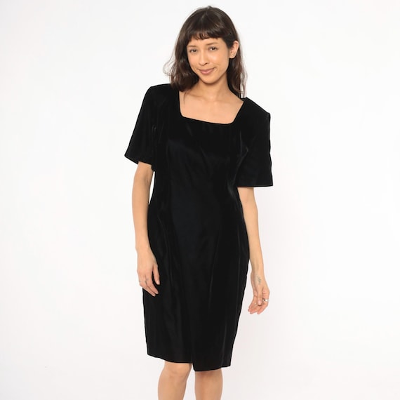 90s Black Velvet Dress Short Sleeve Knee Length Sheath Back Slit Cocktail Party Evening Shift Fitted Gown Noir Gothic Vamp Alt Women Large L