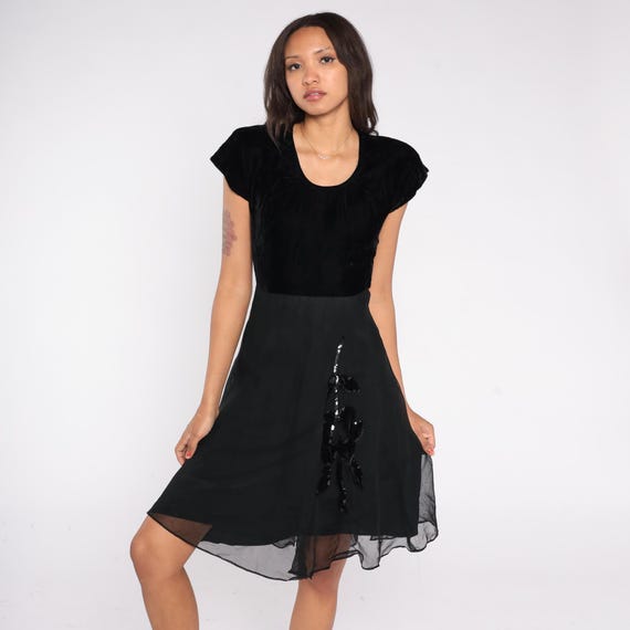 1940s Black Velvet Dress Sequin Floral Applique Short Sleeve Fit and Flare Acetate Blend Cocktail Evening Party Glamorous Extra Small XS
