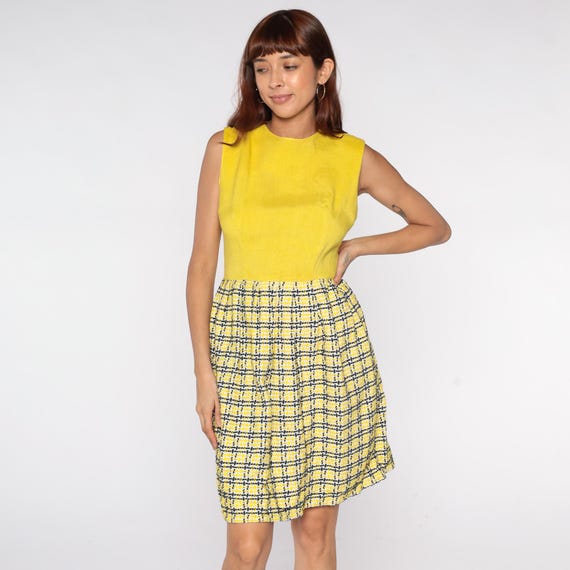 60s Plaid Dress Yellow Checkered Mod Mini Sleeveless A-line Colorblock Two Tone Crew Neck Black White Twiggy Space Age Vintage Small S