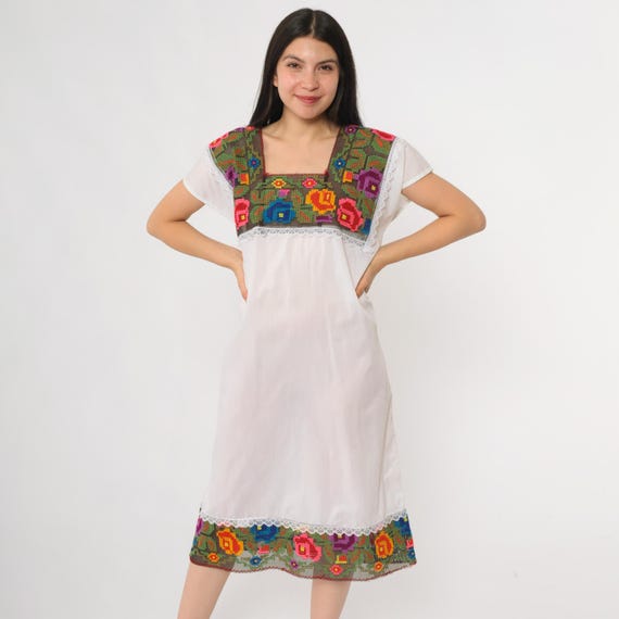 90s Mexican Day Dress White Cotton Embroidered Floral Panel Square Neck Lace Trim Garden Party Midi Festival Boho Folk Style Medium M
