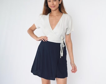 Vintage jaren 90 wikkeljurk wit marineblauw gingham mini korte mouw getextureerde stropdas taille Cottagecore boho jaren 90 Sostanza klein medium
