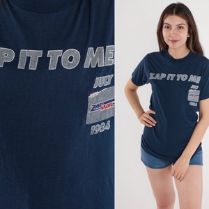 80er Jahre T-Shirt Fedex Shirt Zap It To Me 1984 Bundes Express Mail Single Stitch Shirt Blau T-Shirt Vintage-Grafik-T-Shirt 1980er Jahre Bildschirm Sterne klein