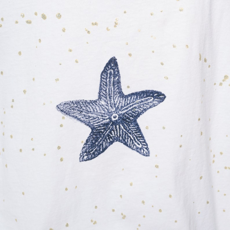 Under The Sea Shirt 90s Painted Tropical Fish T-Shirt Starfish Seahorse Shell Stamp Paint Graphic Tee Ocean White Blue Vintage 1990s 2xl xxl image 6