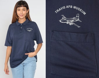Chemise Travis AFB des années 90, polo bleu marine US Air Force Base, T-shirt graphique Fairfield California Collared Army vintage des années 1990 Extra Large XL