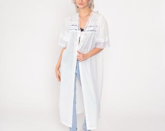 Vintage 1970s White Housecoat L Semi-Sheer Lace Trim Robe Embroidered Floral Short Sleeve Long Lounge Coat Duster Button up Summer Large