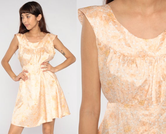 70s Babydoll Dress Peach Floral Mini Dress Shiny Satin Mod Empire Waist Dress Sleeveless Retro Seventies Summer Day Vintage 1970s Medium M