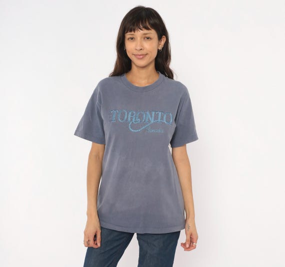 Toronto Canada Tee 90s Souvenir Embroidered Rope Lettering Slate Blue Grey Cotton Crew Neck Short Sleeve Tourist Vintage Shirt Top Medium M