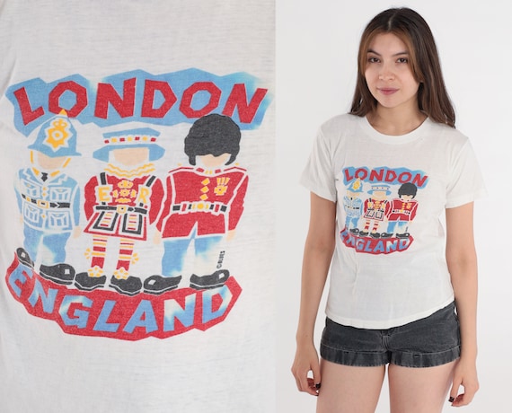 London England Shirt 80s King's Guard Shirt Retro Graphic Shirt Travel Tshirt Vintage Tourist Crewneck T Shirt 1980s Police Extra Small xs