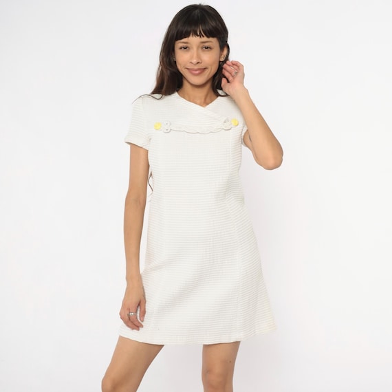 60s Mod White Dress Waffle Knit Cotton V Neck Short Sleeve Braided Detail Yellow Buttons Vintage Cottagecore Light Academia Textured Small S