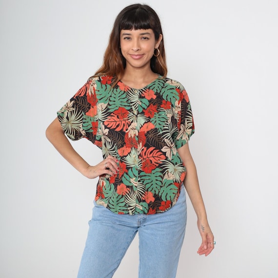 Tropical Print Top 90s Green Red Hibiscus Palm Leaf Short Sleeve Vintage Rayon Hawaiian Style Resort Wear Vacation Tiki Festival Medium M